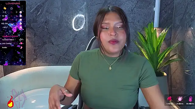 Snapshot of naomi_tp chatting on September 19, 7:47 pm naomi tp online show from September 19, 7:47 pm