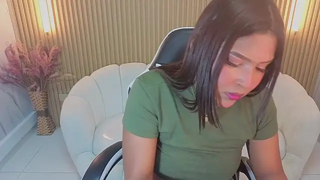 Snapshot of naomi_tp chatting on October 4, 12:36 pm naomi tp online show from October 4, 12:36 pm