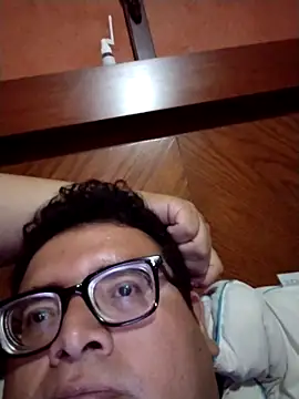 Snapshot of Santiagoqro85 chatting on October 9, 3:26 am Santiagoqro85 online show from October 9, 3:26 am