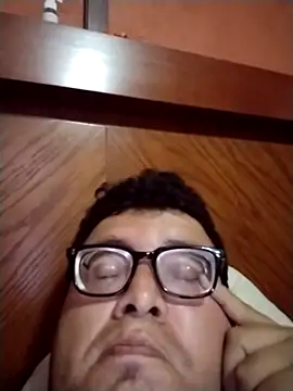 Snapshot of Santiagoqro85 chatting on October 10, 12:48 pm Santiagoqro85 online show from October 10, 12:48 pm