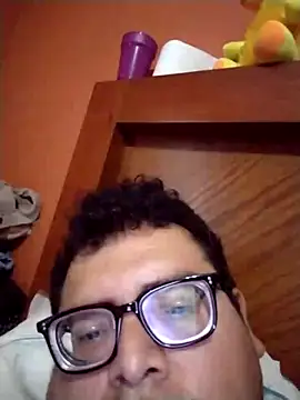 Snapshot of Santiagoqro85 chatting on October 12, 1:32 pm Santiagoqro85 online show from October 12, 1:32 pm