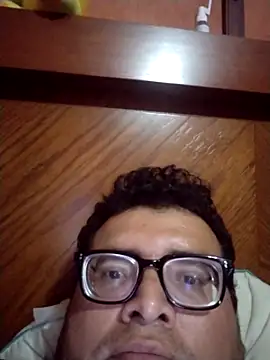 Snapshot of Santiagoqro85 chatting on October 22, 3:07 am Santiagoqro85 online show from October 22, 3:07 am