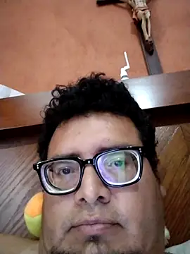 Snapshot of Santiagoqro85 chatting on October 29, 7:04 pm Santiagoqro85 online show from October 29, 7:04 pm