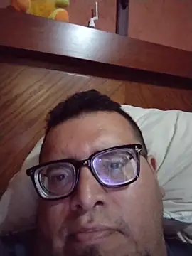 Snapshot of Santiagoqro85 chatting on November 27, 1:07 am Santiagoqro85 online show from November 27, 1:07 am