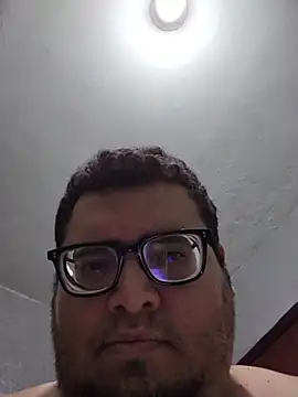 Snapshot of Santiagoqro85 chatting on January 9, 12:46 am Santiagoqro85 online show from January 9, 12:46 am