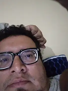 Snapshot of Santiagoqro85 chatting on February 4, 4:07 am Santiagoqro85 online show from February 4, 4:07 am