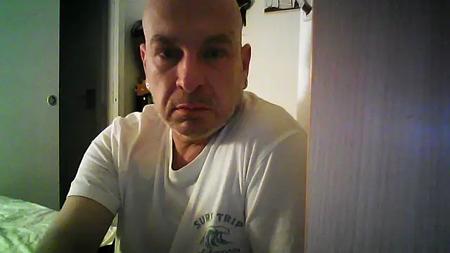 Snapshot of tuplaceroll chatting on October 4, 3:26 am tuplaceroll online show from October 4, 3:26 am