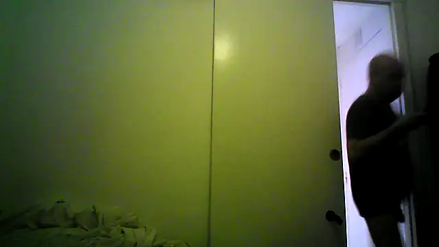 Snapshot of tuplaceroll chatting on October 17, 12:14 am tuplaceroll online show from October 17, 12:14 am