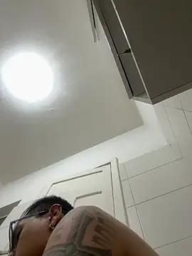 samuelcher online show from April 4, 5:06 am