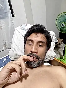 Snapshot of Mac50rus chatting on November 18, 5:12 am Mac50rus online show from November 18, 5:12 am