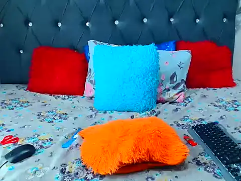 YummyJellybooty13 online show from September 20, 11:17 pm
