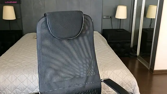 Snapshot of LouieEvans chatting on October 28, 8:55 pm LouieEvans online show from October 28, 8:55 pm