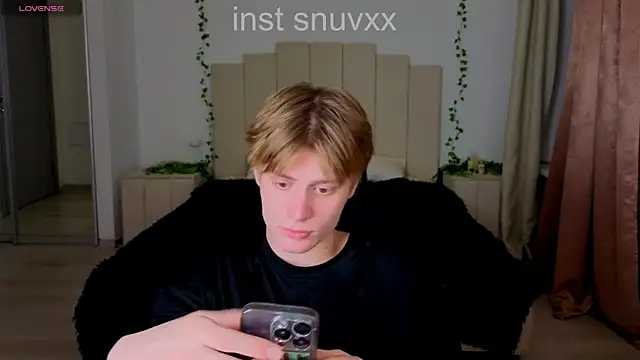 Snapshot of LouieEvans chatting on October 29, 9:27 pm LouieEvans online show from October 29, 9:27 pm