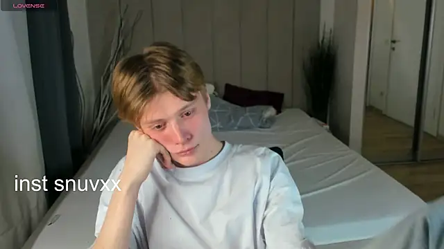 Snapshot of LouieEvans chatting on November 2, 8:55 pm LouieEvans online show from November 2, 8:55 pm