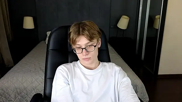 Snapshot of LouieEvans chatting on November 3, 9:16 pm LouieEvans online show from November 3, 9:16 pm