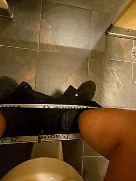 Snapshot of maxelbueno chatting on October 19, 8:53 pm maxelbueno online show from October 19, 8:53 pm