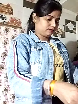 Hot-Pooja25 online show from February 9, 3:38 pm