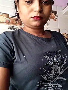 Hot-Pooja25 online show from April 30, 2:40 am