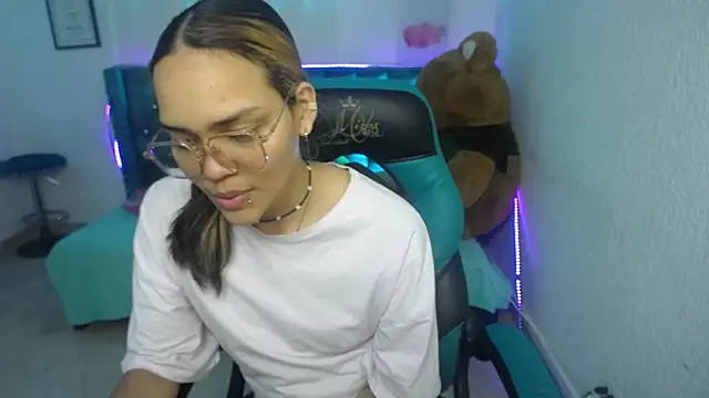 Lola bikers m online show from September 22, 1:24 pm