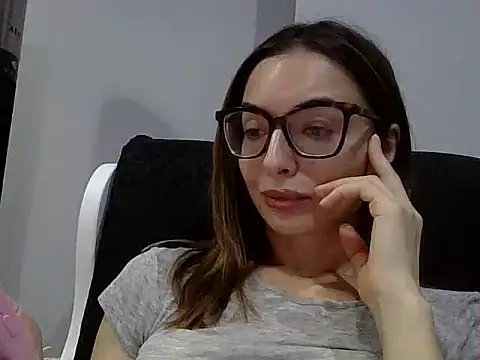 Snapshot of Fayrine chatting on May 18, 8:14 pm Fayrine online show from May 18, 8:14 pm