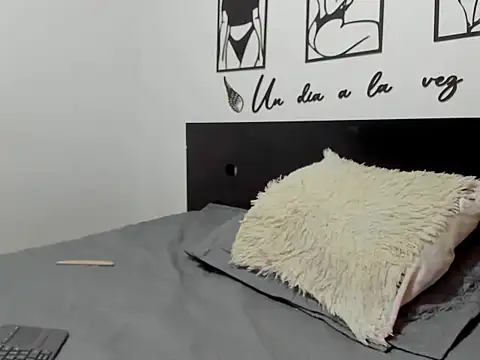 Snapshot of Allison_21_ chatting on November 8, 3:50 am Allison 21 online show from November 8, 3:50 am