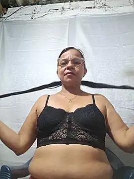 Snapshot of Lucerito-Hot chatting on April 8, 1:11 pm Lucerito-Hot online show from April 8, 1:11 pm