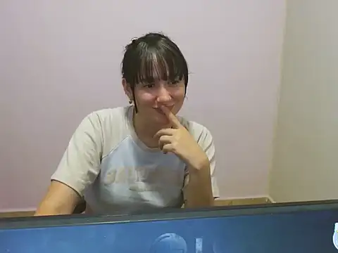 Snapshot of butterflyfree1 chatting on September 19, 4:36 am butterflyfree1 online show from September 19, 4:36 am