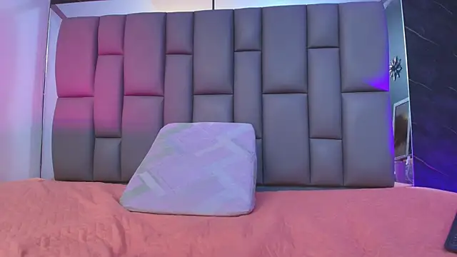 kissme luna online show from October 18, 7:03 pm