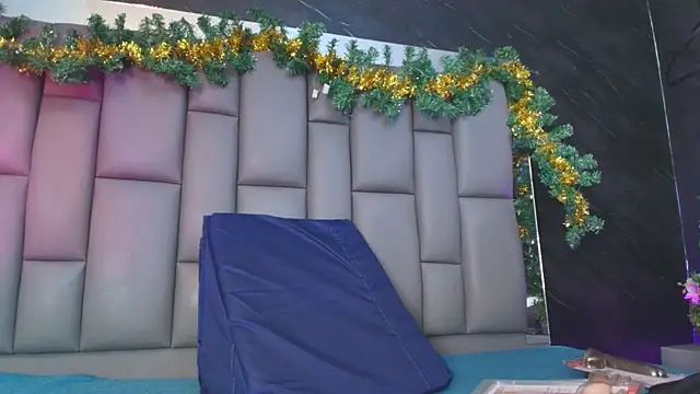 kissme luna online show from December 1, 7:30 pm