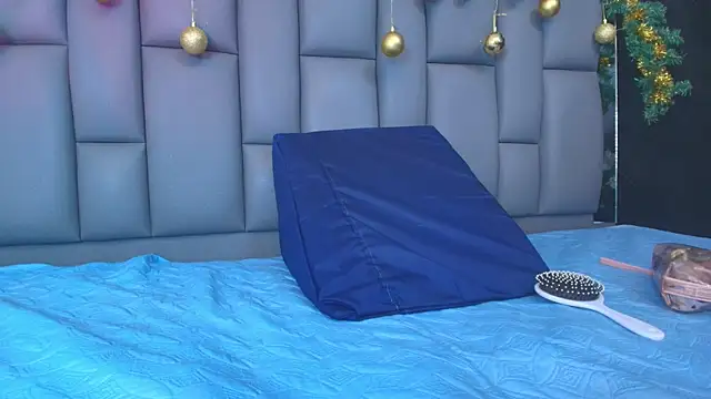 kissme luna online show from December 19, 7:10 pm