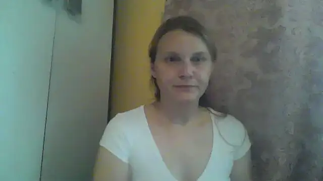 Snapshot of Elvanii chatting on June 11, 3:21 pm Elvanii online show from June 11, 3:21 pm