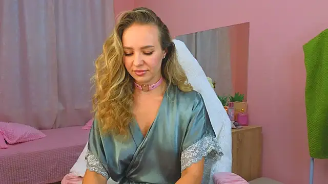 Snapshot of Hloya_Mei chatting on October 8, 12:30 am Hloya Mei online show from October 8, 12:30 am