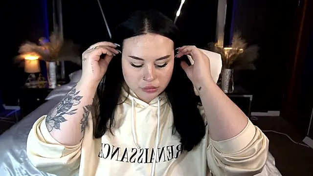 SerahMirabeli online show from December 3, 8:07 pm