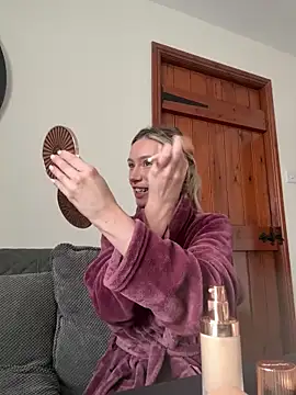 SexySaraxxoo online show from February 24, 12:25 pm