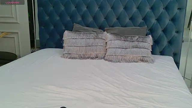 SunnyDane online show from December 3, 12:47 pm