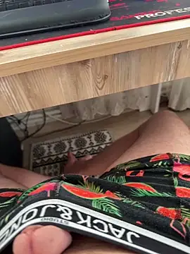 Snapshot of dicksmallll chatting on September 30, 1:16 pm dicksmallll online show from September 30, 1:16 pm