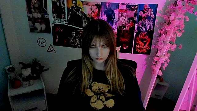 Snapshot of NeyliDream chatting on December 18, 1:28 pm NeyliDream online show from December 18, 1:28 pm