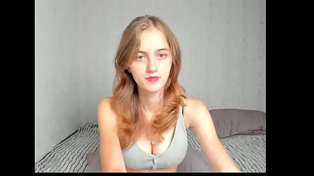 Snapshot of dreamy_pollyyy chatting on August 4, 6:10 pm dreamy pollyyy online show from August 4, 6:10 pm