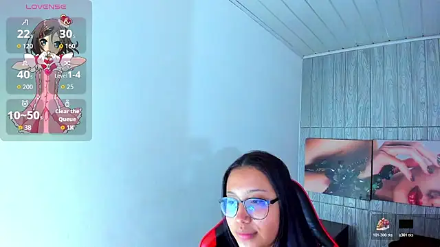 Snapshot of susan_mooree chatting on June 1, 8:54 pm susan mooree online show from June 1, 8:54 pm