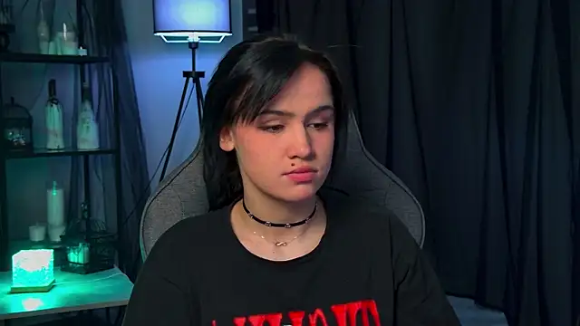 MonicaFarmer online show from April 10, 12:05 am