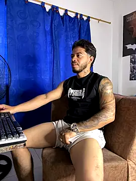 DavideVentura  online show from October 5, 6:28 pm