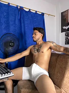 DavideVentura  online show from October 8, 3:04 am