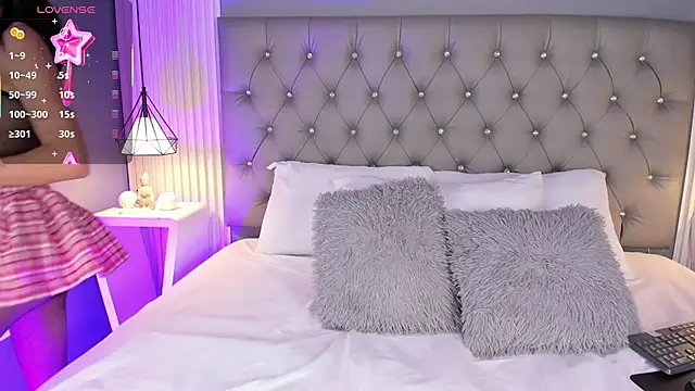 LunaBloomn online show from March 7, 5:10 pm