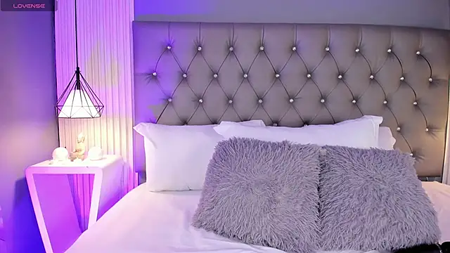 LunaBloomn online show from March 11, 5:08 pm