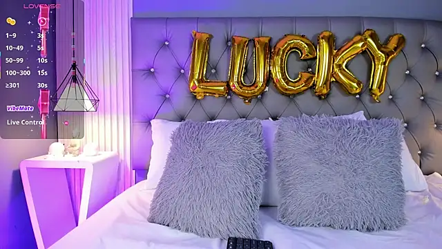 LunaBloomn online show from March 17, 5:16 pm