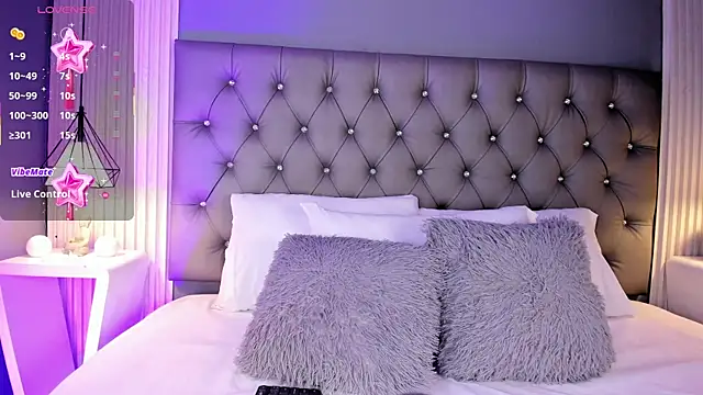 LunaBloomn online show from March 19, 5:06 pm