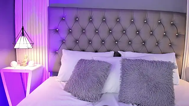 LunaBloomn online show from March 20, 5:07 pm