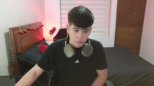 tightncuteass online show from November 19, 10:43 pm