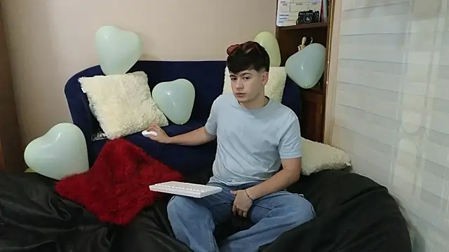 tightncuteass online show from February 10, 11:20 pm