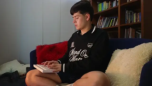 tightncuteass online show from April 15, 12:50 am